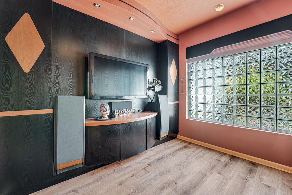 En Venta: $549,000 (4 camas, 2 baños, 2369 Pies cuadrados)