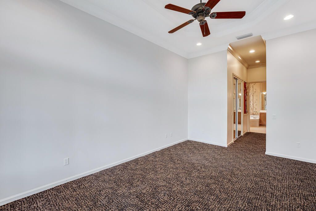 En Venta: $549,000 (4 camas, 2 baños, 2369 Pies cuadrados)