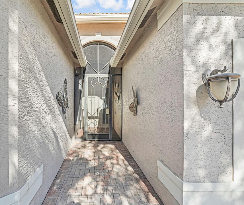 En Venta: $549,000 (4 camas, 2 baños, 2369 Pies cuadrados)