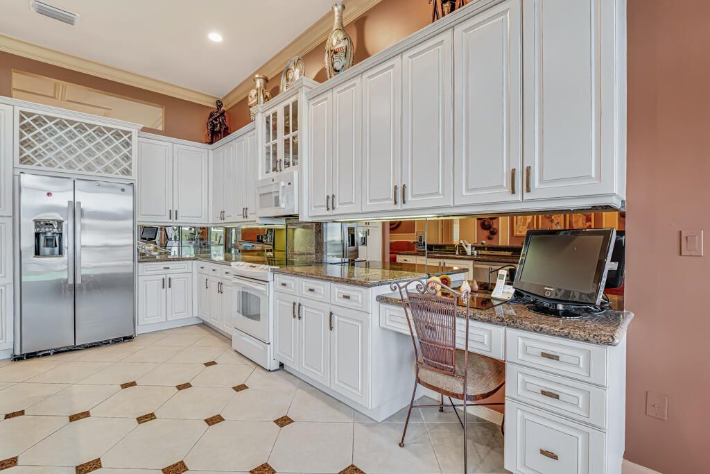 En Venta: $549,000 (4 camas, 2 baños, 2369 Pies cuadrados)