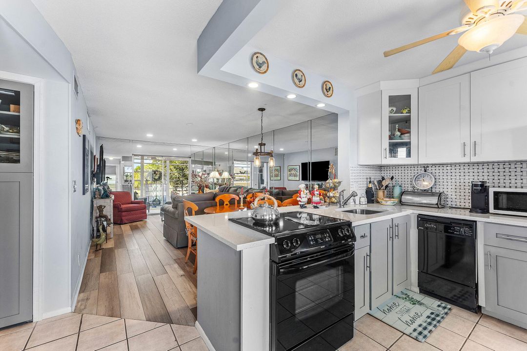 For Sale: $119,900 (2 beds, 2 baths, 990 Square Feet)