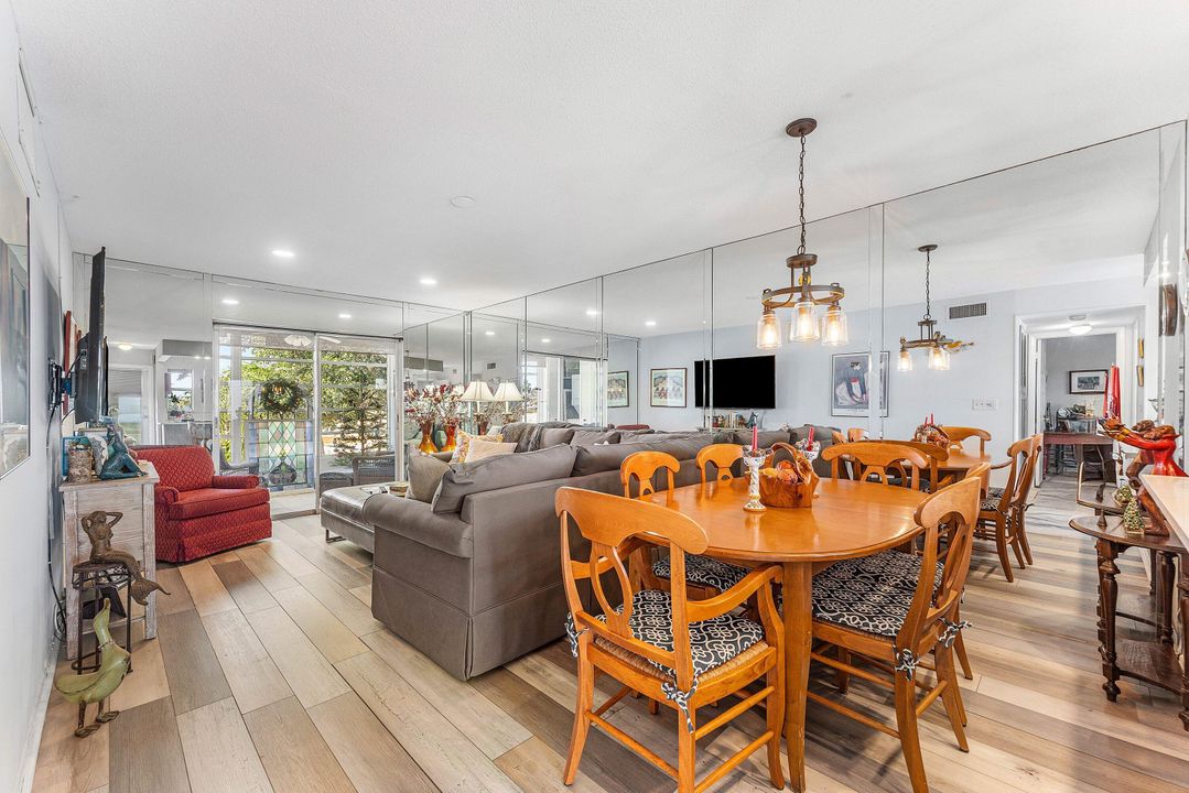 For Sale: $119,900 (2 beds, 2 baths, 990 Square Feet)