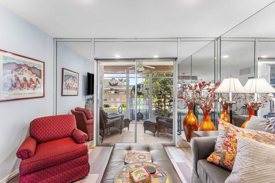 For Sale: $119,900 (2 beds, 2 baths, 990 Square Feet)