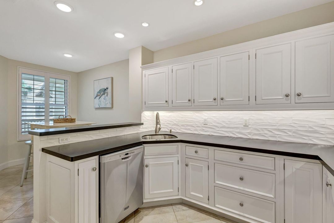 待售: $1,200,000 (3 贝兹, 3 浴室, 1897 平方英尺)