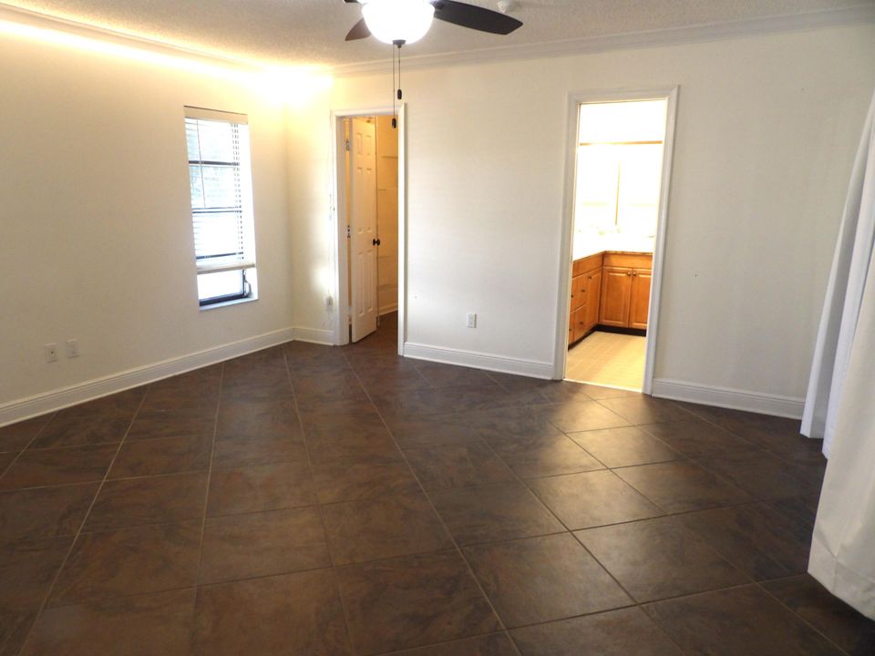 В аренду: $4,400 (3 спален, 2 ванн, 1945 Квадратных фут)