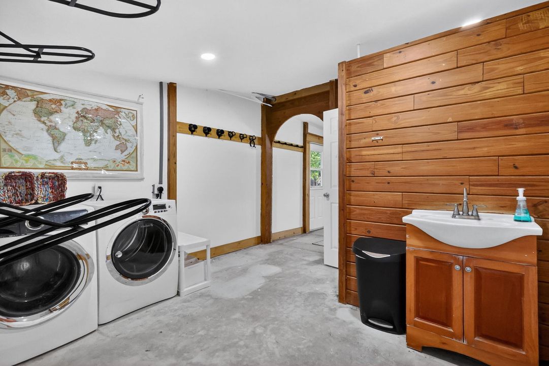 В аренду: $10,000 (4 спален, 2 ванн, 1560 Квадратных фут)