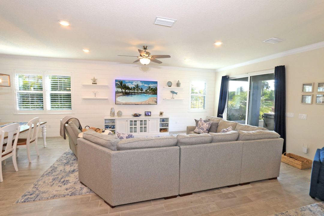 En Venta: $543,000 (3 camas, 2 baños, 2055 Pies cuadrados)