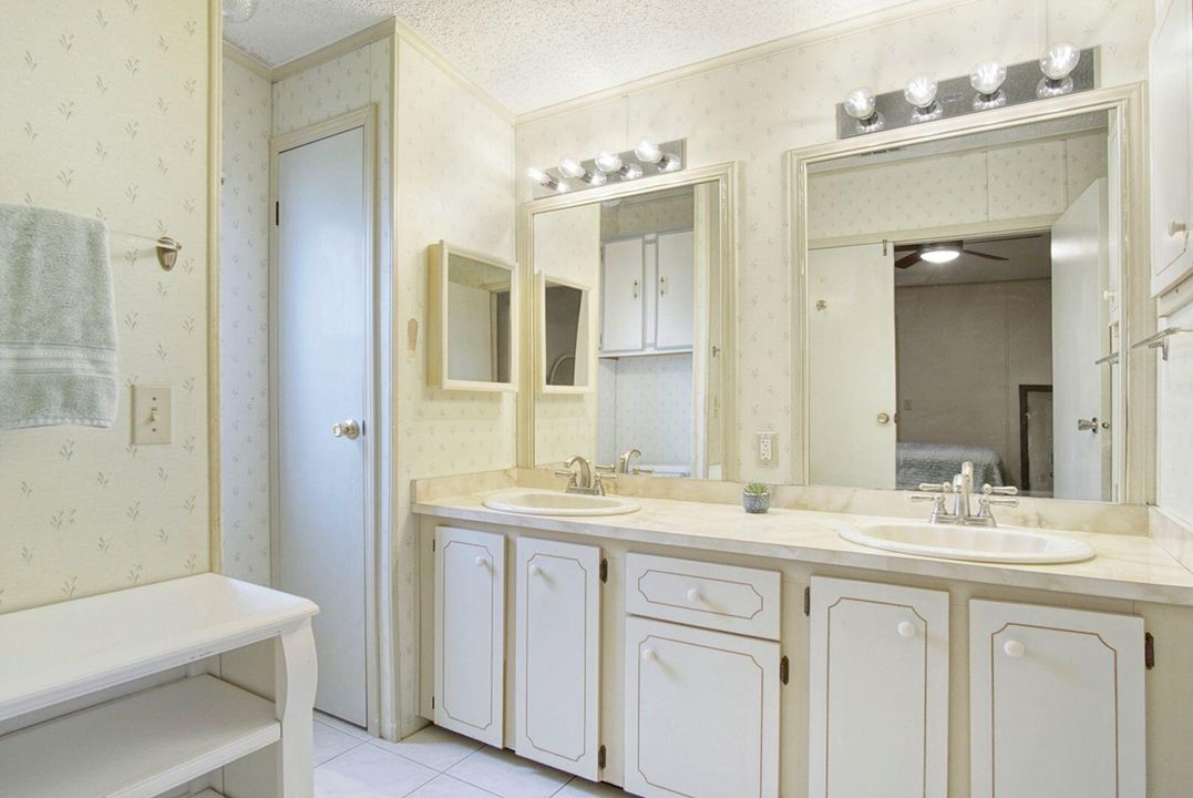 待售: $124,900 (2 贝兹, 2 浴室, 1032 平方英尺)