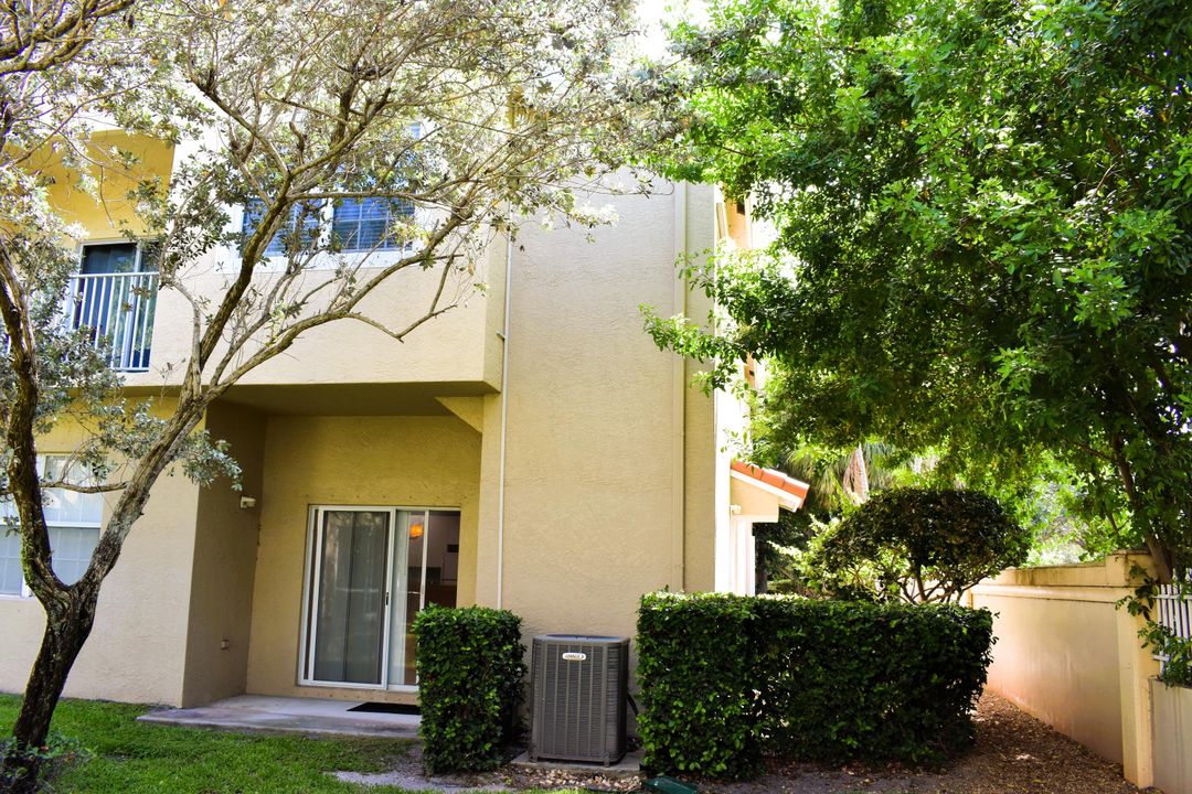 For Rent: $2,500 (3 beds, 2 baths, 1128 Square Feet)