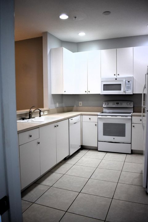 For Rent: $2,500 (3 beds, 2 baths, 1128 Square Feet)