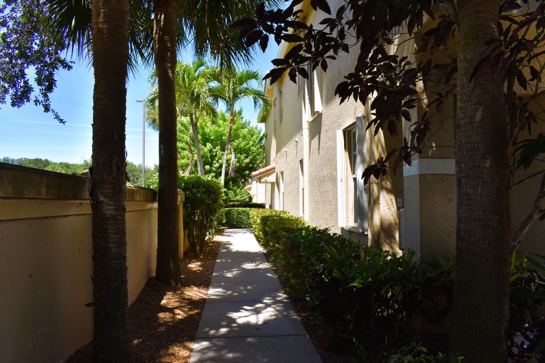 For Rent: $2,500 (3 beds, 2 baths, 1128 Square Feet)