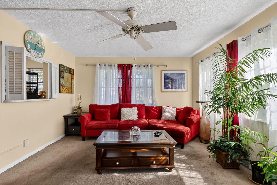 For Sale: $68,900 (1 beds, 1 baths, 702 Square Feet)