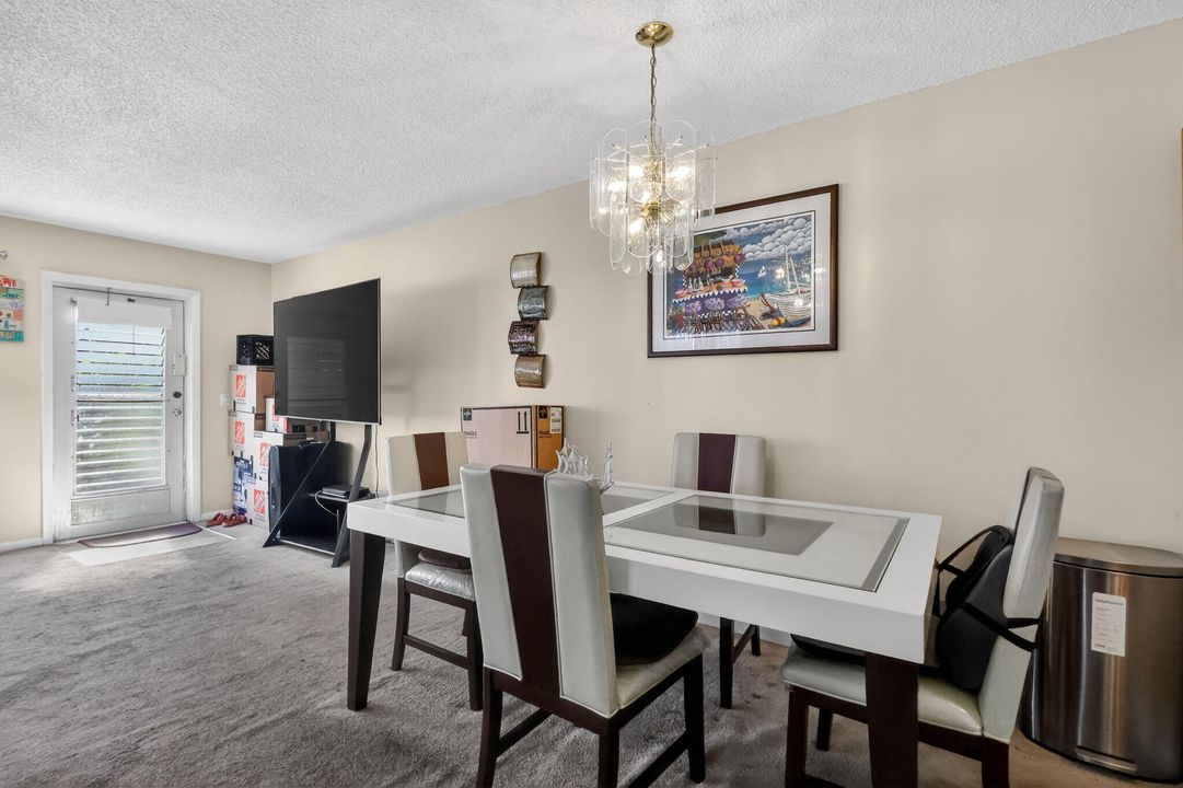 For Sale: $68,900 (1 beds, 1 baths, 702 Square Feet)