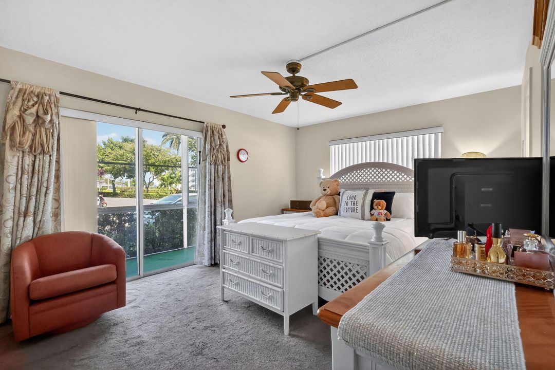 For Sale: $68,900 (1 beds, 1 baths, 702 Square Feet)