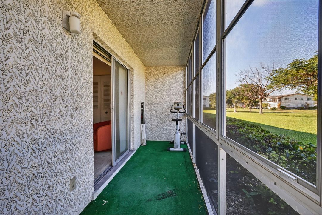 For Sale: $68,900 (1 beds, 1 baths, 702 Square Feet)