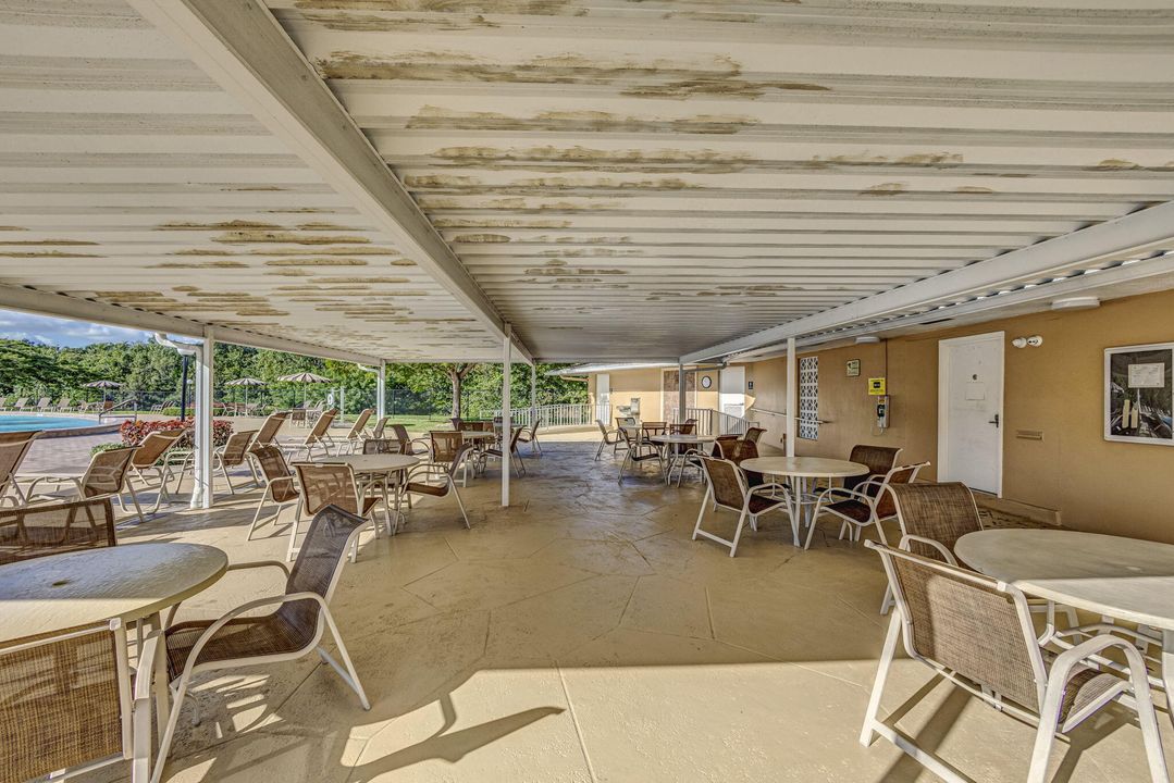 For Sale: $68,900 (1 beds, 1 baths, 702 Square Feet)