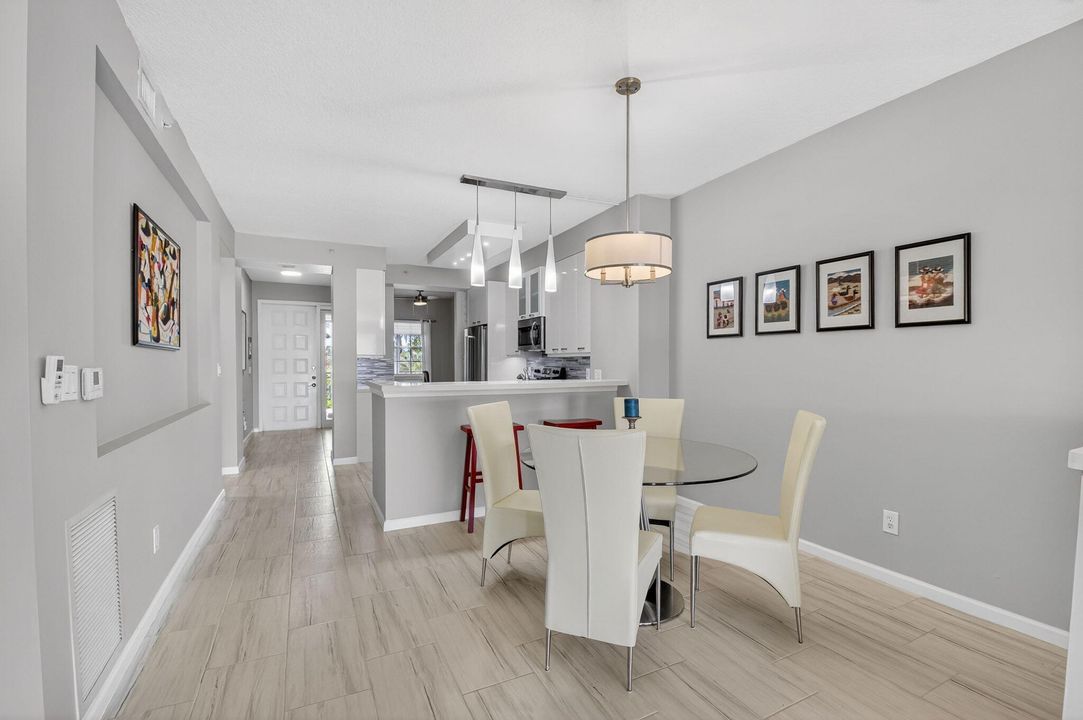 待售: $399,000 (2 贝兹, 2 浴室, 1306 平方英尺)