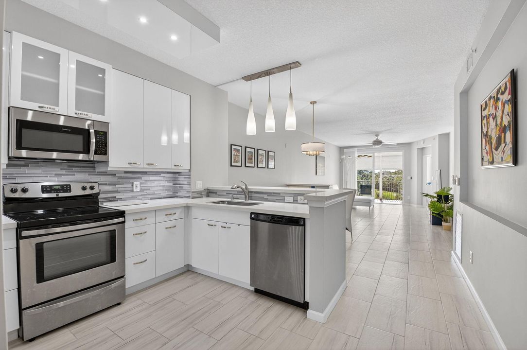 待售: $399,000 (2 贝兹, 2 浴室, 1306 平方英尺)