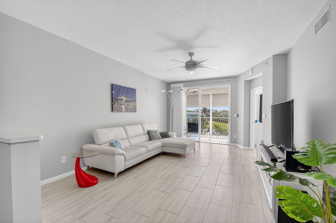 待售: $399,000 (2 贝兹, 2 浴室, 1306 平方英尺)