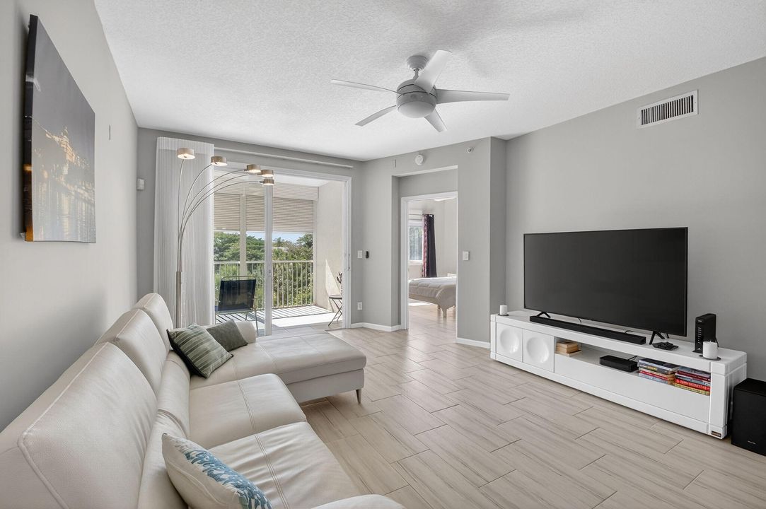 待售: $399,000 (2 贝兹, 2 浴室, 1306 平方英尺)