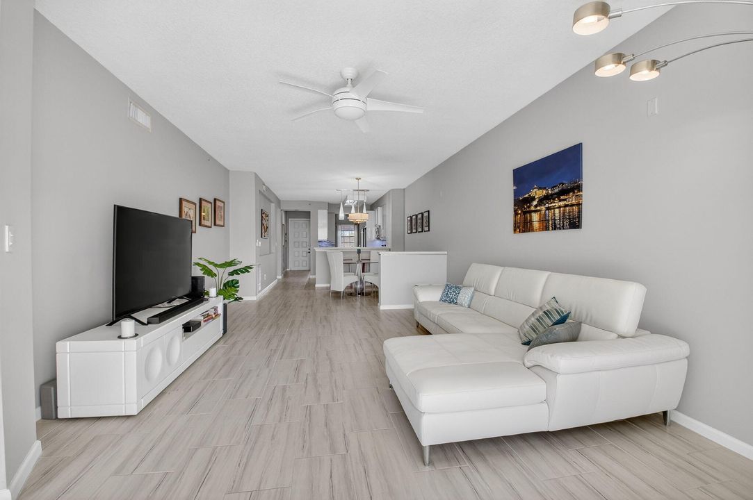 待售: $399,000 (2 贝兹, 2 浴室, 1306 平方英尺)