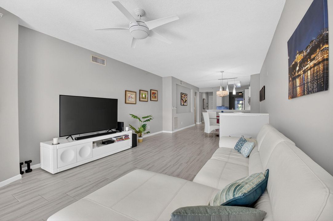 待售: $399,000 (2 贝兹, 2 浴室, 1306 平方英尺)