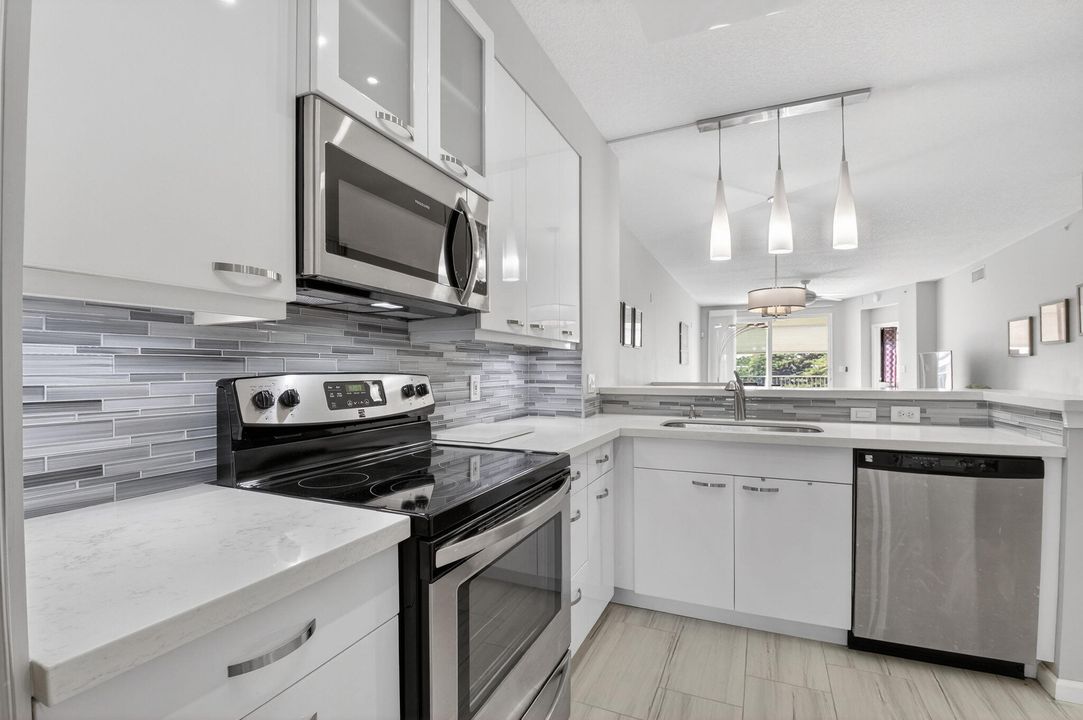 待售: $399,000 (2 贝兹, 2 浴室, 1306 平方英尺)