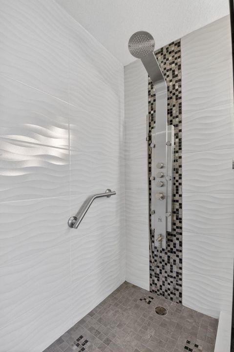 待售: $399,000 (2 贝兹, 2 浴室, 1306 平方英尺)