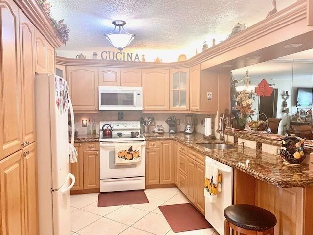 For Sale: $369,000 (2 beds, 2 baths, 1227 Square Feet)