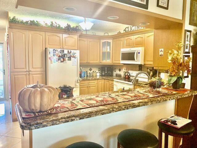 For Sale: $369,000 (2 beds, 2 baths, 1227 Square Feet)