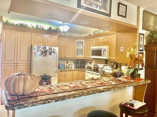 For Sale: $369,000 (2 beds, 2 baths, 1227 Square Feet)