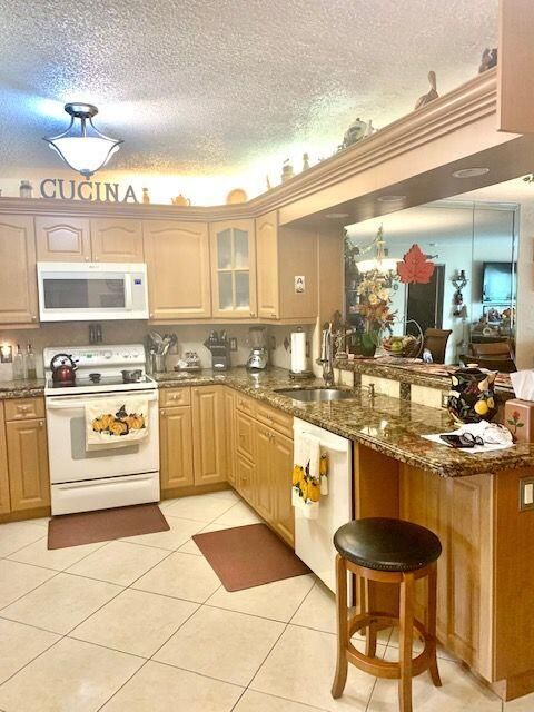 For Sale: $369,000 (2 beds, 2 baths, 1227 Square Feet)