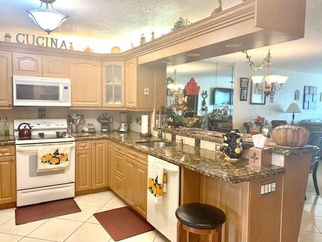 For Sale: $369,000 (2 beds, 2 baths, 1227 Square Feet)