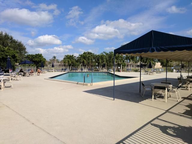 For Sale: $369,000 (2 beds, 2 baths, 1227 Square Feet)