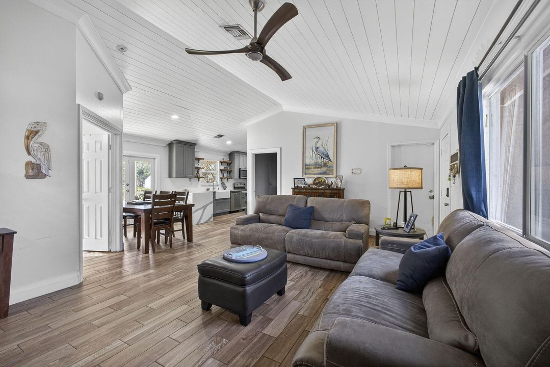 На продажу: $575,000 (4 спален, 2 ванн, 1338 Квадратных фут)