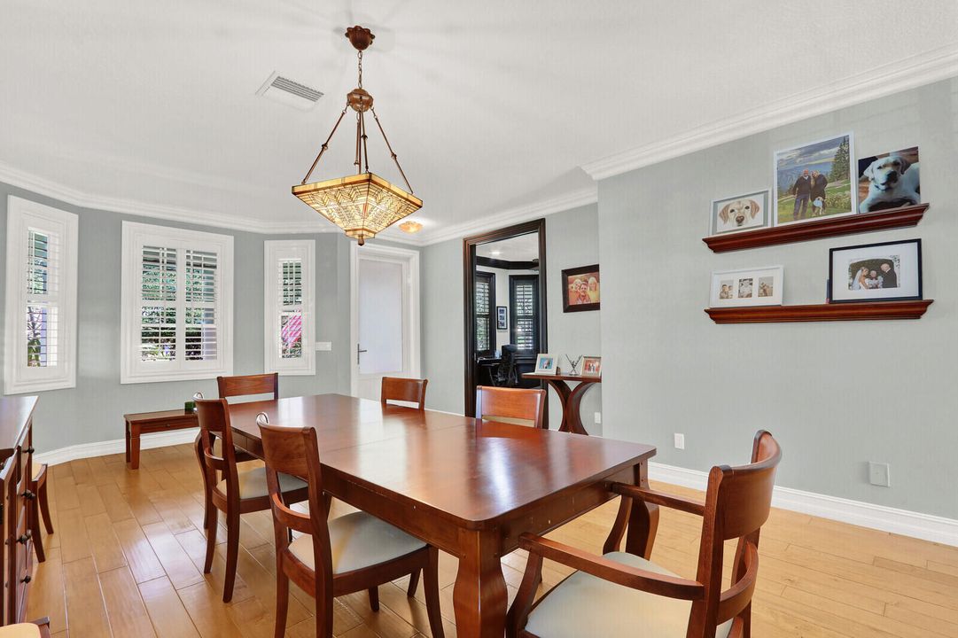 En Venta: $1,895,000 (4 camas, 3 baños, 2597 Pies cuadrados)