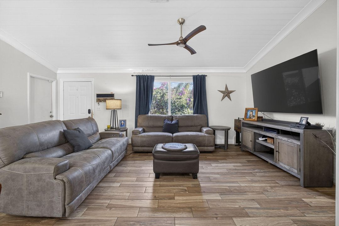 На продажу: $575,000 (4 спален, 2 ванн, 1338 Квадратных фут)