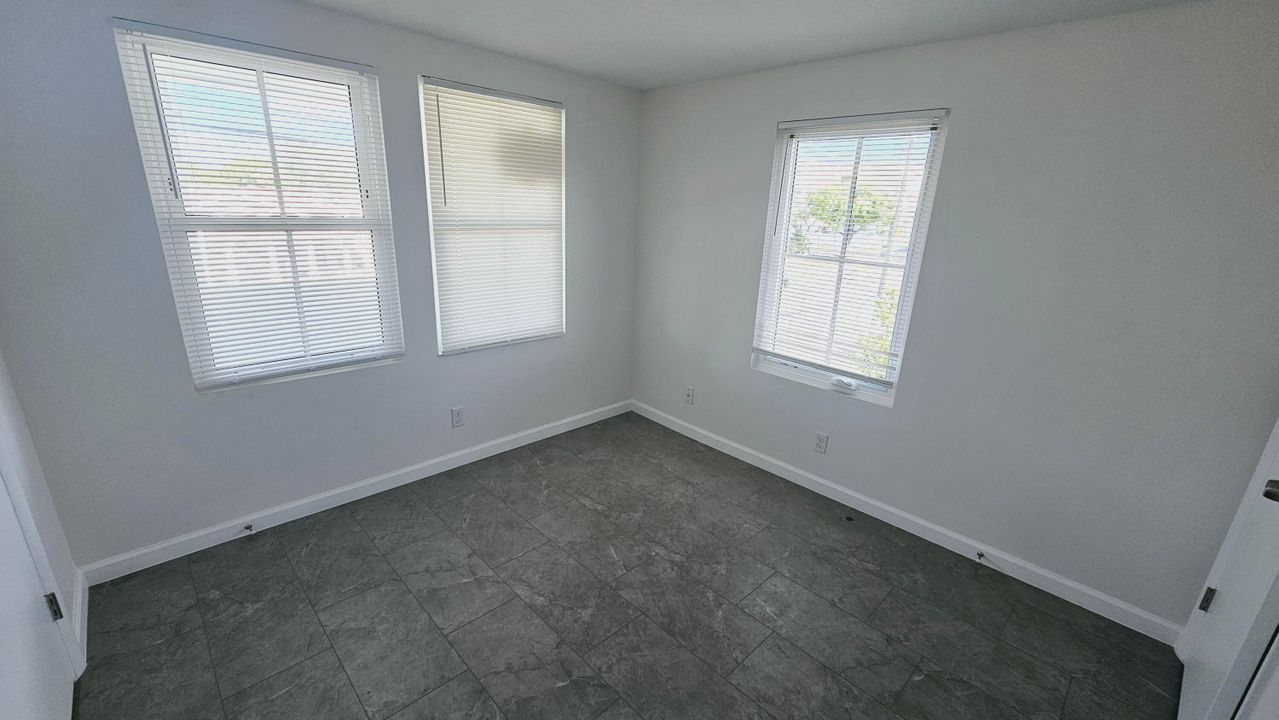 For Rent: $2,175 (3 beds, 2 baths, 800 Square Feet)