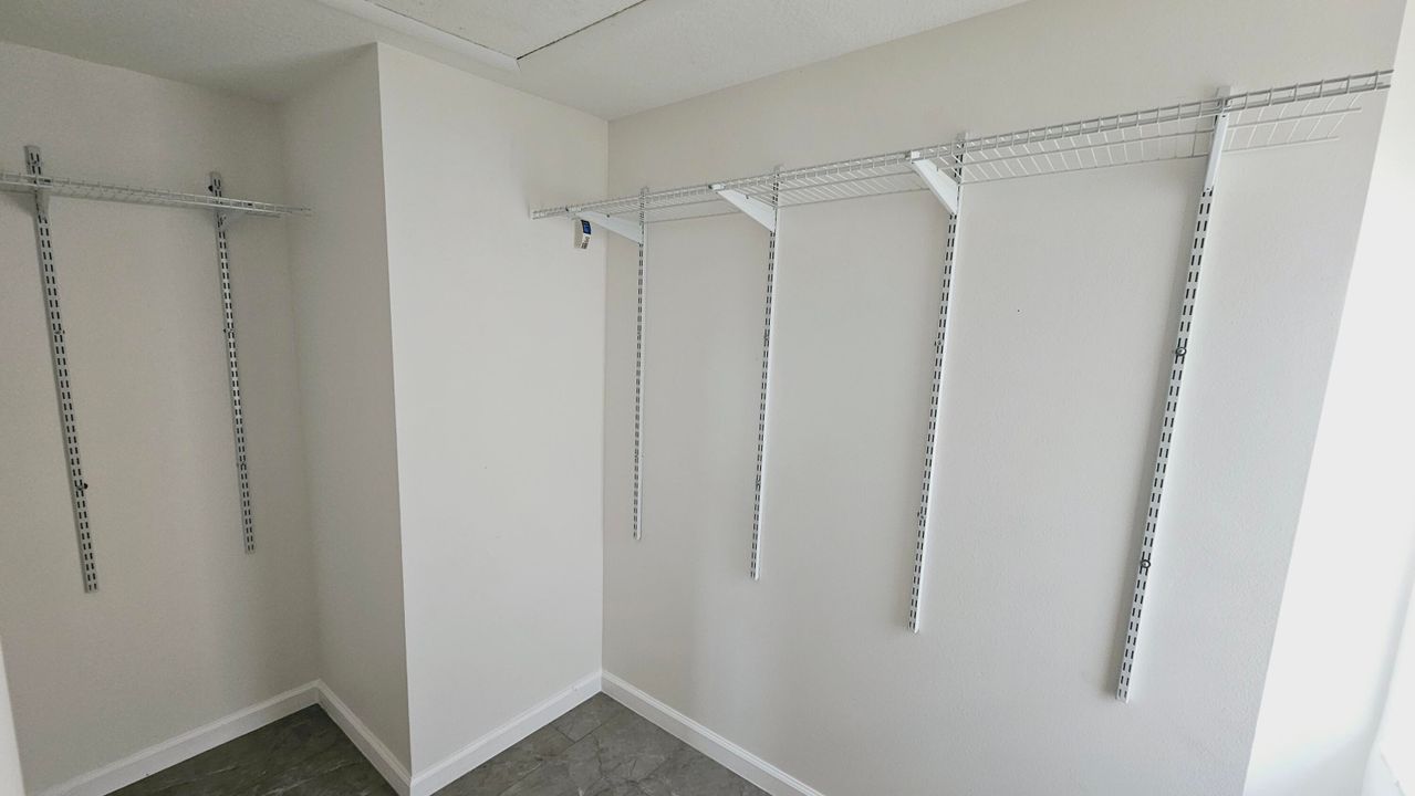 For Rent: $2,175 (3 beds, 2 baths, 800 Square Feet)