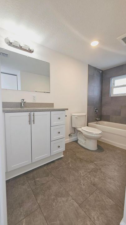 For Rent: $2,175 (3 beds, 2 baths, 800 Square Feet)