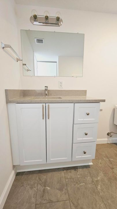 For Rent: $2,175 (3 beds, 2 baths, 800 Square Feet)