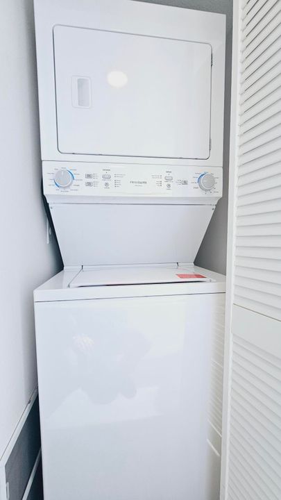 For Rent: $2,175 (3 beds, 2 baths, 800 Square Feet)