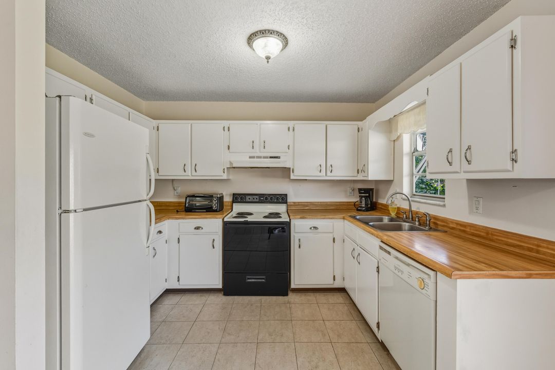 待售: $345,000 (2 贝兹, 2 浴室, 962 平方英尺)