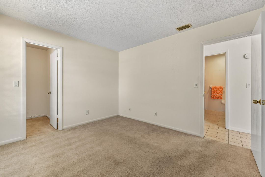 待售: $345,000 (2 贝兹, 2 浴室, 962 平方英尺)