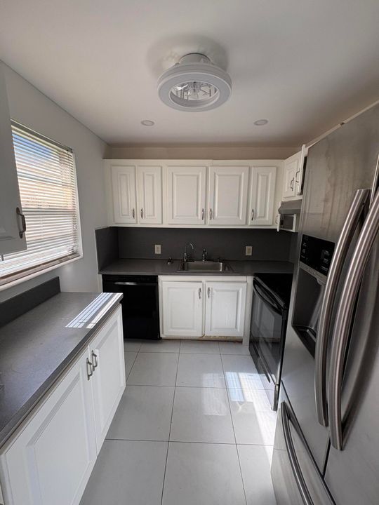 For Sale: $135,000 (2 beds, 1 baths, 835 Square Feet)