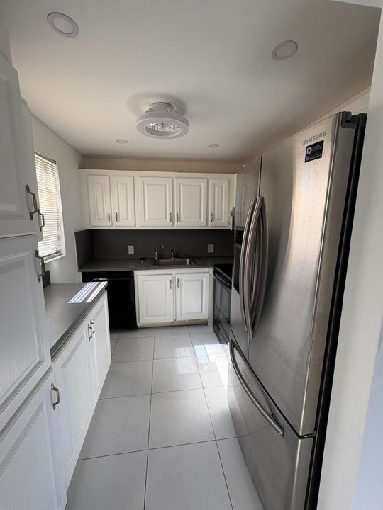 For Sale: $135,000 (2 beds, 1 baths, 835 Square Feet)