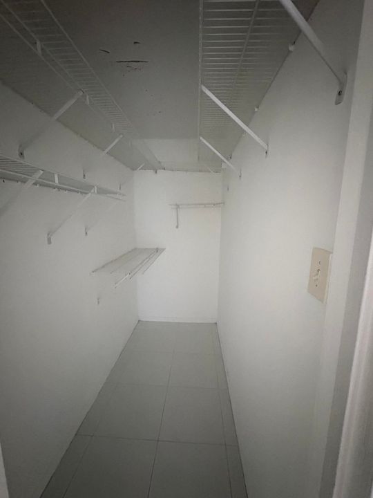 For Sale: $135,000 (2 beds, 1 baths, 835 Square Feet)