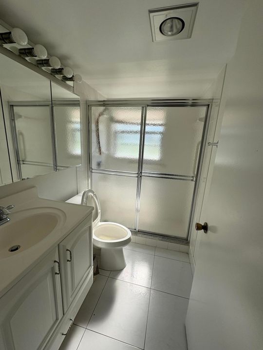 For Sale: $135,000 (2 beds, 1 baths, 835 Square Feet)