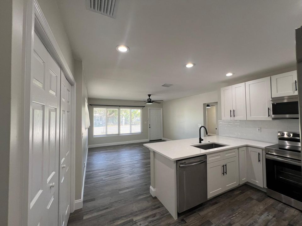 For Sale: $529,900 (3 beds, 2 baths, 1135 Square Feet)