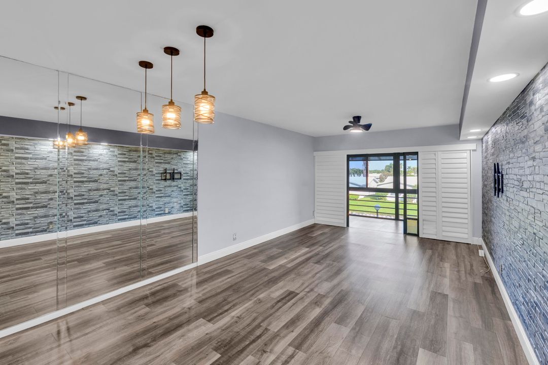 For Sale: $194,500 (2 beds, 2 baths, 986 Square Feet)